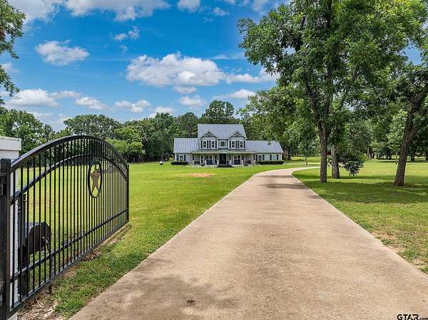 4 Acres of Land with Home for Sale in Frankston, Texas
