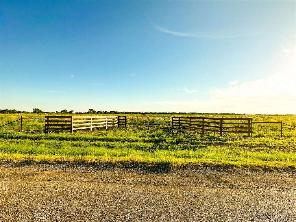 15 Acres of Land for Sale in Ennis, Texas