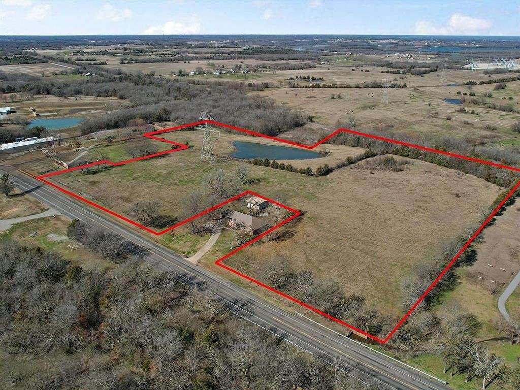 14 Acres of Land for Sale in Savoy, Texas