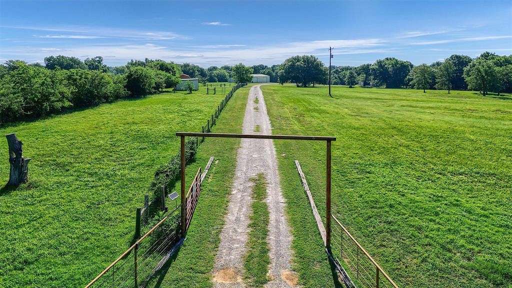 14.21 Acres of Land with Home for Sale in Whitesboro, Texas