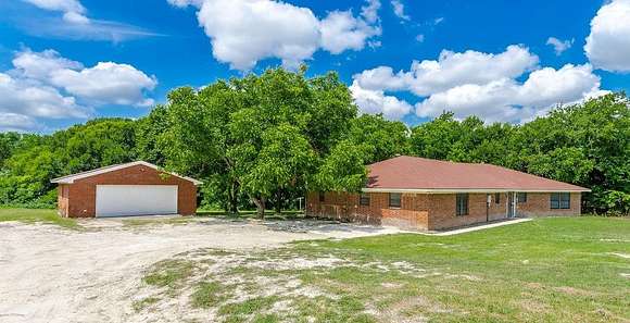 3.75 Acres of Residential Land with Home for Sale in Midlothian, Texas