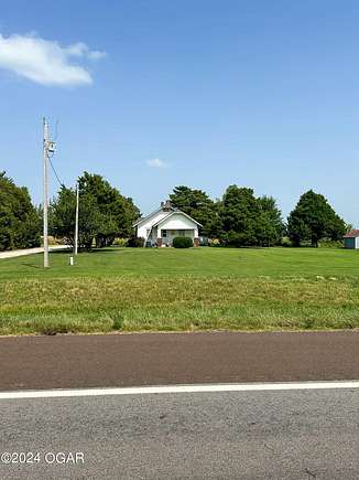 3 Acres of Residential Land with Home for Sale in Columbus, Kansas