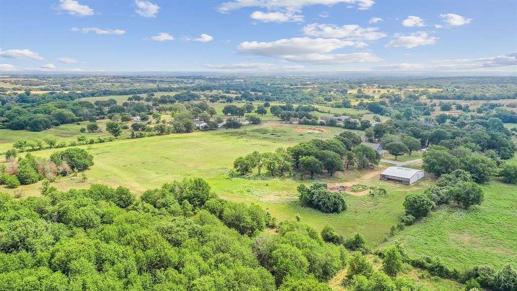 29.179 Acres of Agricultural Land with Home for Sale in Boyd, Texas