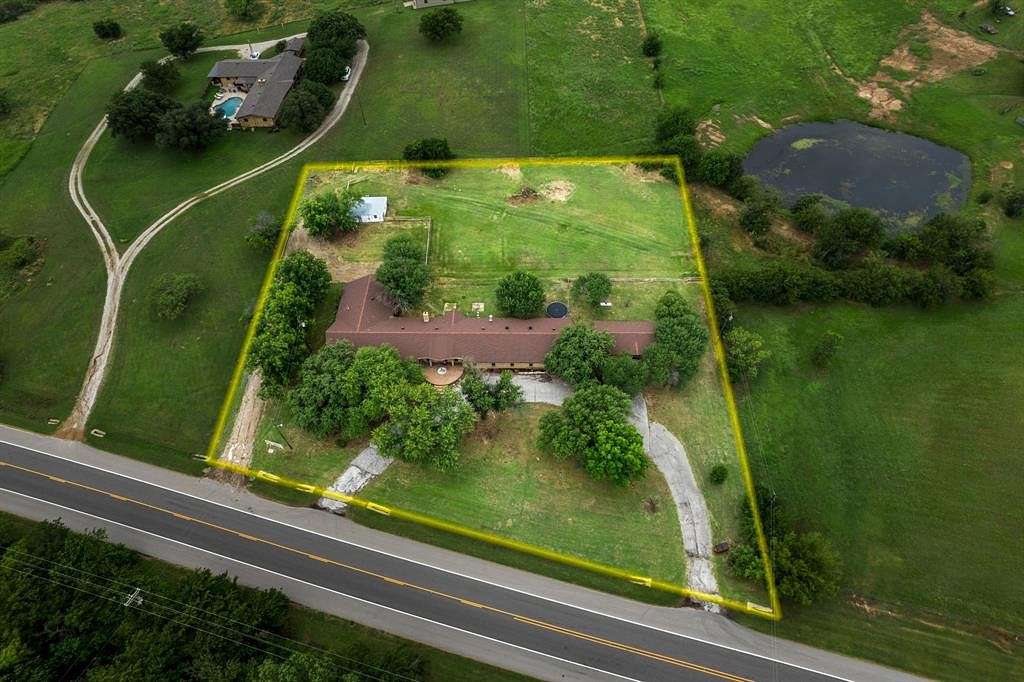 2.1 Acres of Residential Land with Home for Sale in Scotland, Texas