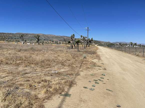 2.505 Acres of Residential Land for Sale in Pearblossom, California