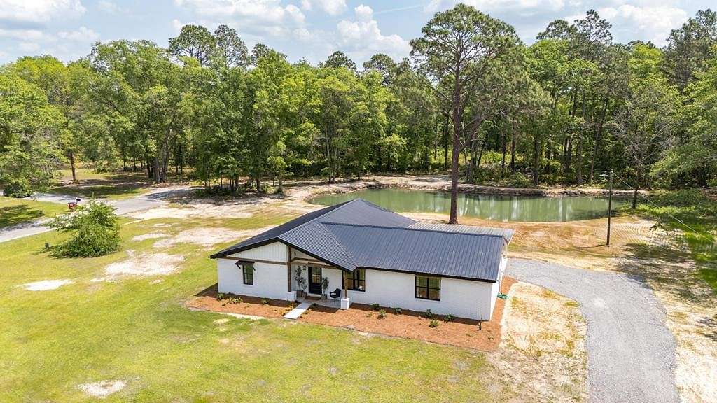 2 Acres of Residential Land with Home for Sale in Baxley, Georgia