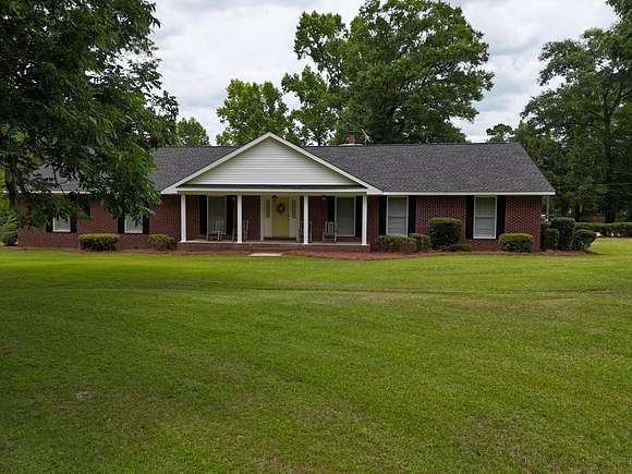 3.923 Acres of Residential Land with Home for Sale in Jesup, Georgia