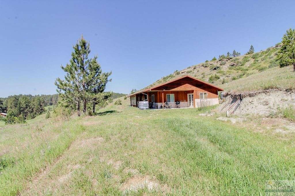 21.901 Acres of Land with Home for Sale in Columbus, Montana