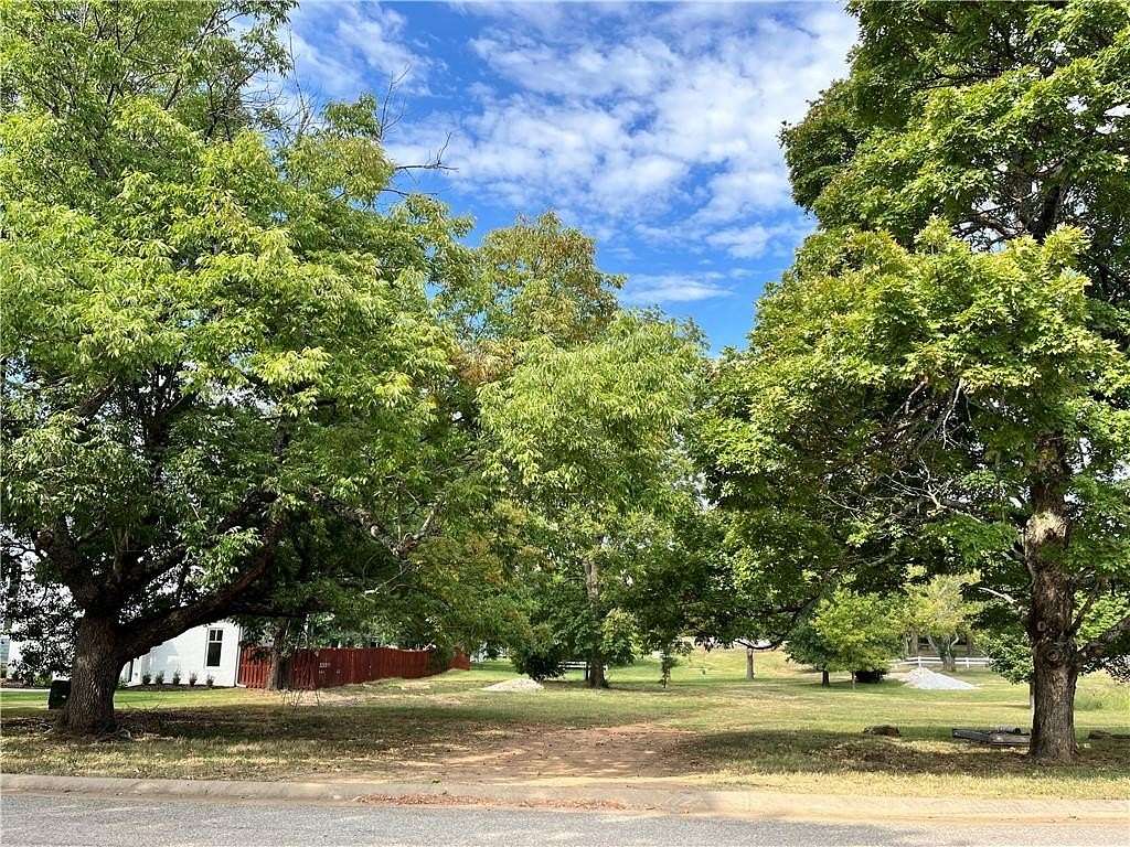 0.652 Acres of Residential Land for Sale in Fayetteville, Arkansas