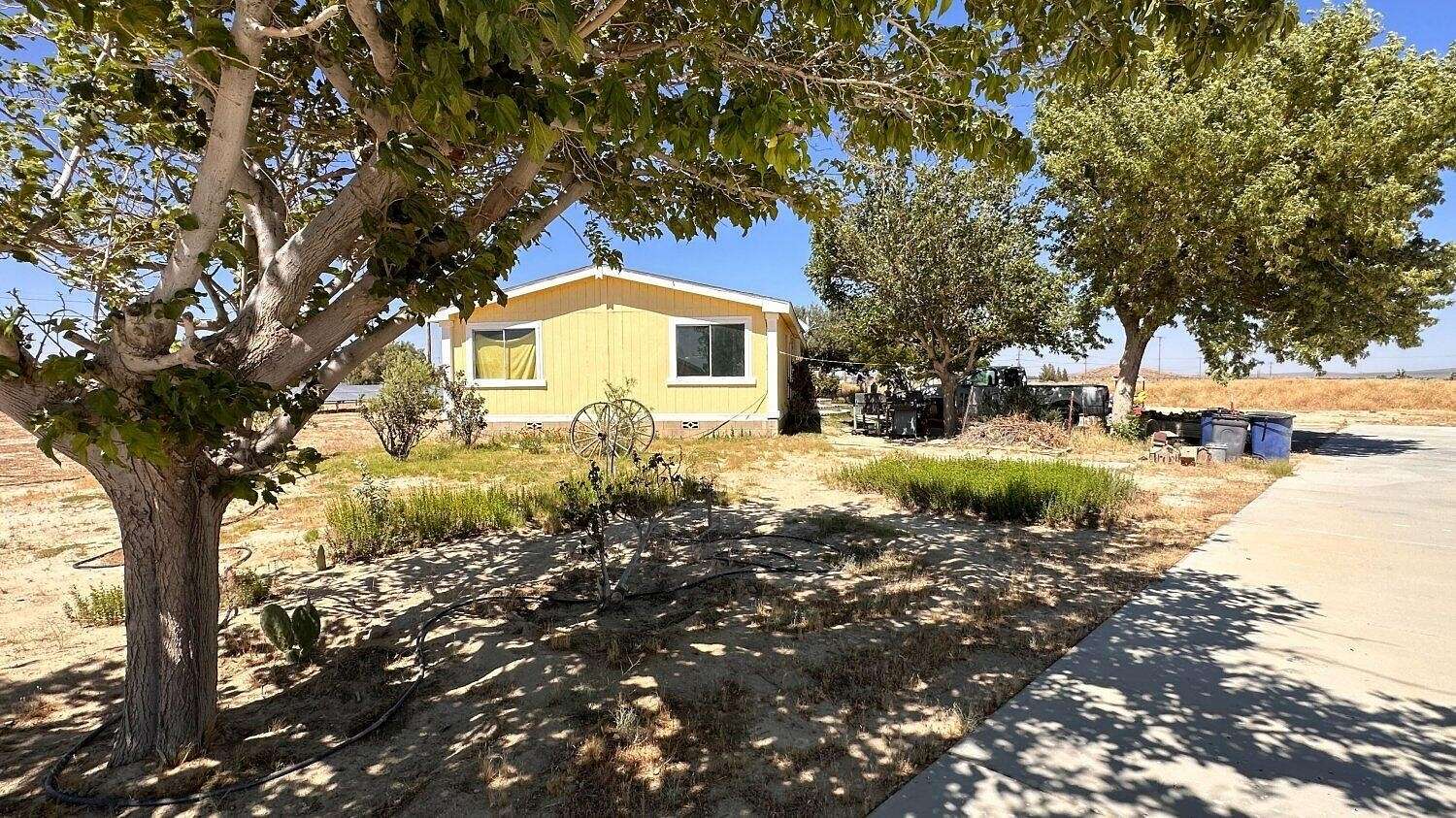 4.87 Acres of Residential Land with Home for Sale in Mojave, California