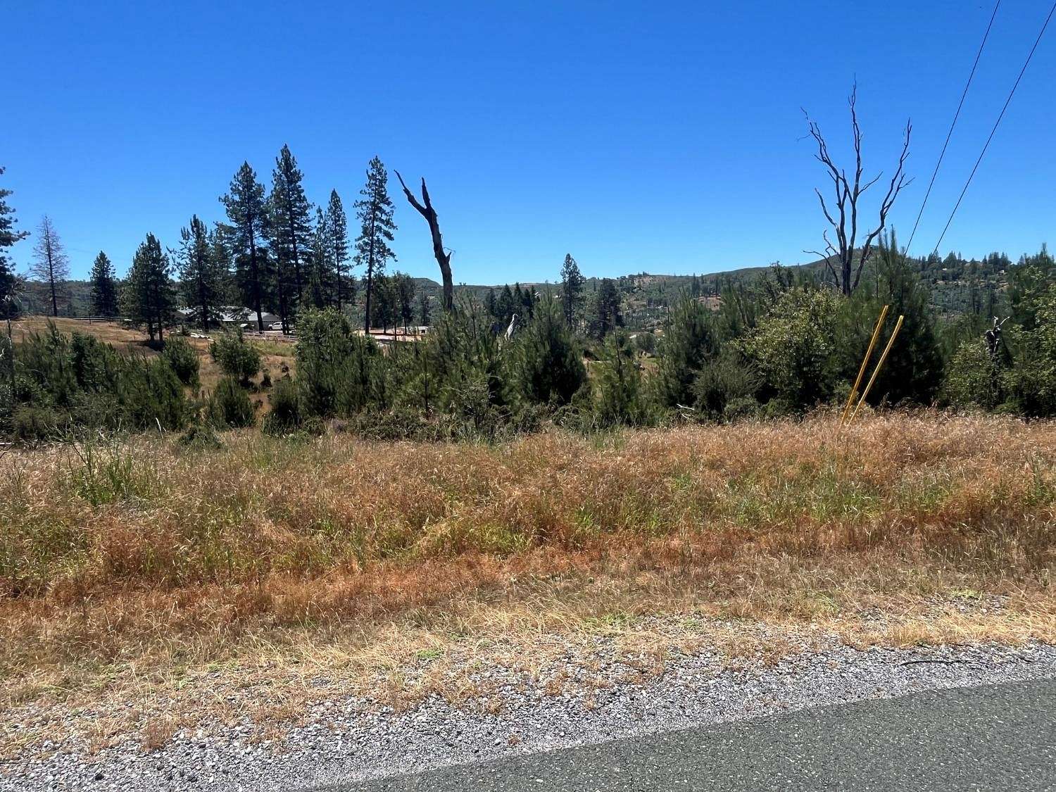 5.19 Acres of Land for Sale in Mountain Ranch, California