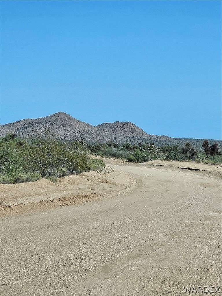 40 Acres of Agricultural & Residential Land for Sale in Yucca, Arizona