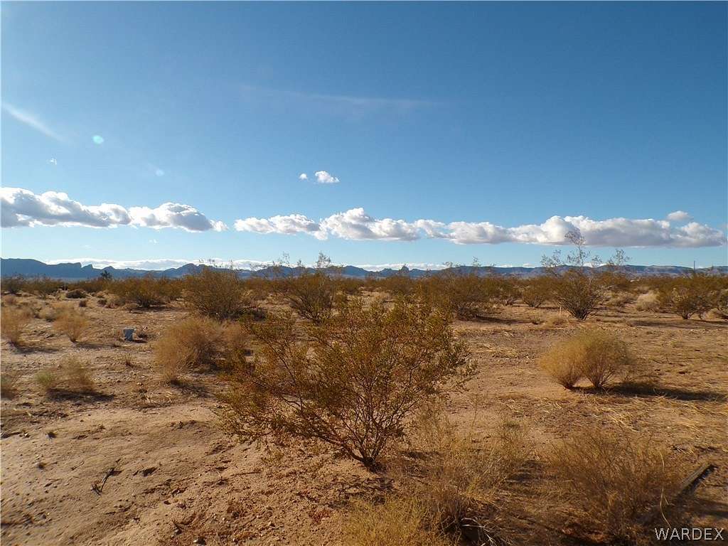1.03 Acres of Land for Sale in Golden Valley, Arizona