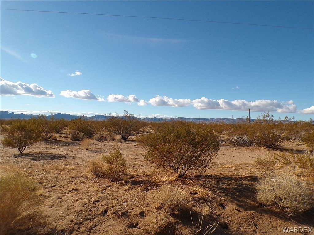 1.032 Acres of Land for Sale in Golden Valley, Arizona