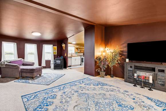 Spacious great room, perfect for entertaining or family get togethers