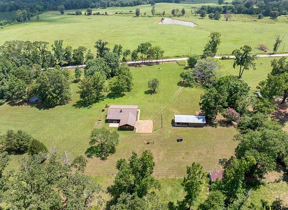 13.5 Acres of Land with Home for Sale in Rusk, Texas