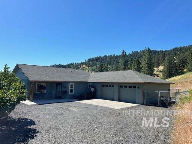 2.54 Acres of Residential Land with Home for Sale in Orofino, Idaho