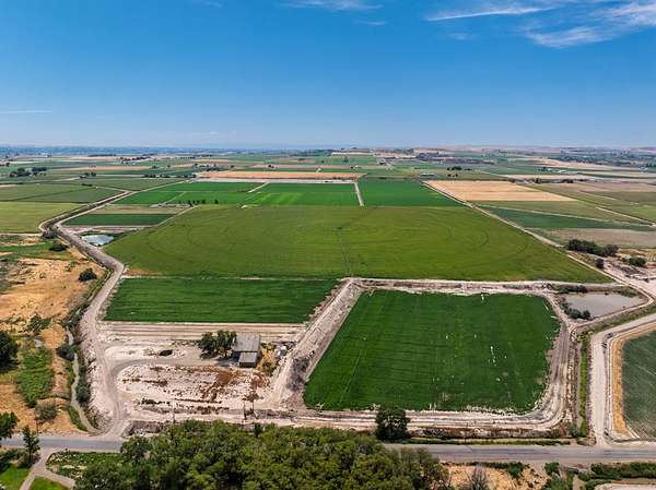 113 Acres of Land with Home for Sale in Ontario, Oregon