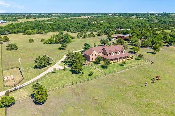 30.516 Acres of Agricultural Land with Home for Sale in Farmersville, Texas