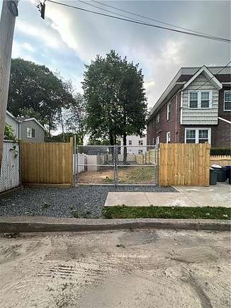 0.054 Acres of Residential Land for Sale in Staten Island, New York