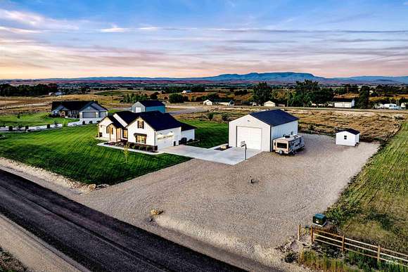 2.593 Acres of Residential Land with Home for Sale in New Plymouth, Idaho