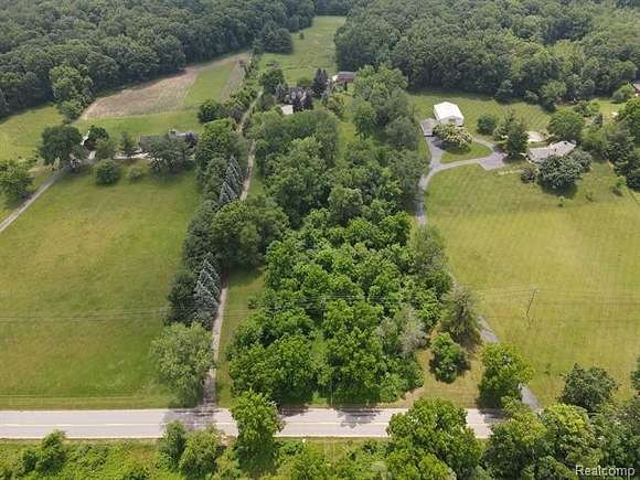 1.41 Acres of Residential Land for Sale in Oakland Charter Township, Michigan