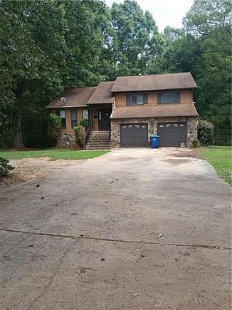 2.33 Acres of Residential Land with Home for Sale in Riverdale, Georgia