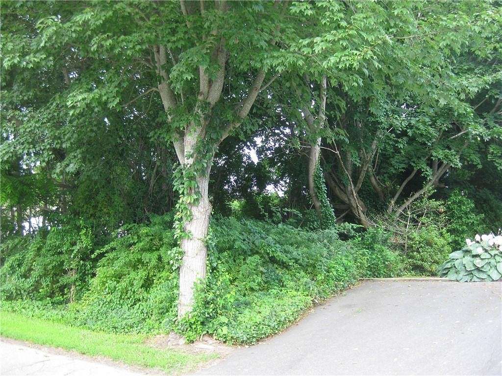 0.17 Acres of Residential Land for Sale in Portsmouth, Rhode Island