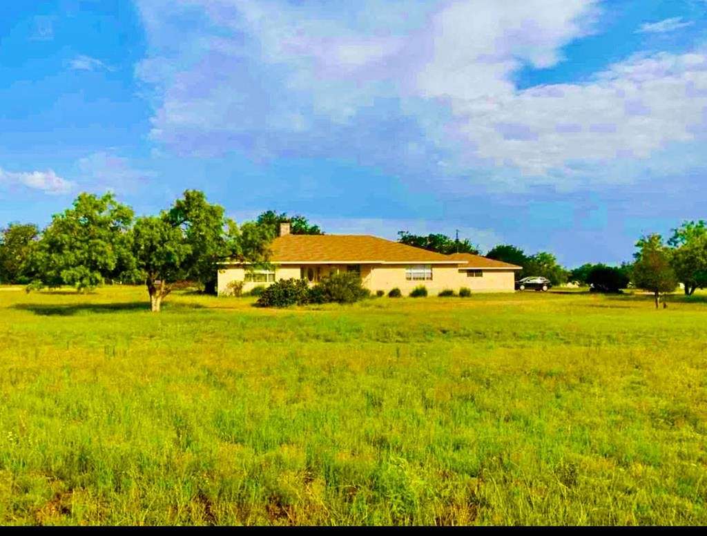 2.53 Acres of Residential Land with Home for Sale in Fredericksburg, Texas