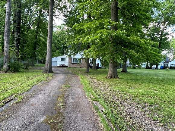 2.018 Acres of Residential Land with Home for Sale in Warren, Ohio