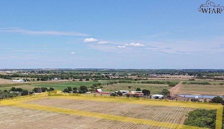 7.76 Acres of Residential Land for Sale in Iowa Park, Texas