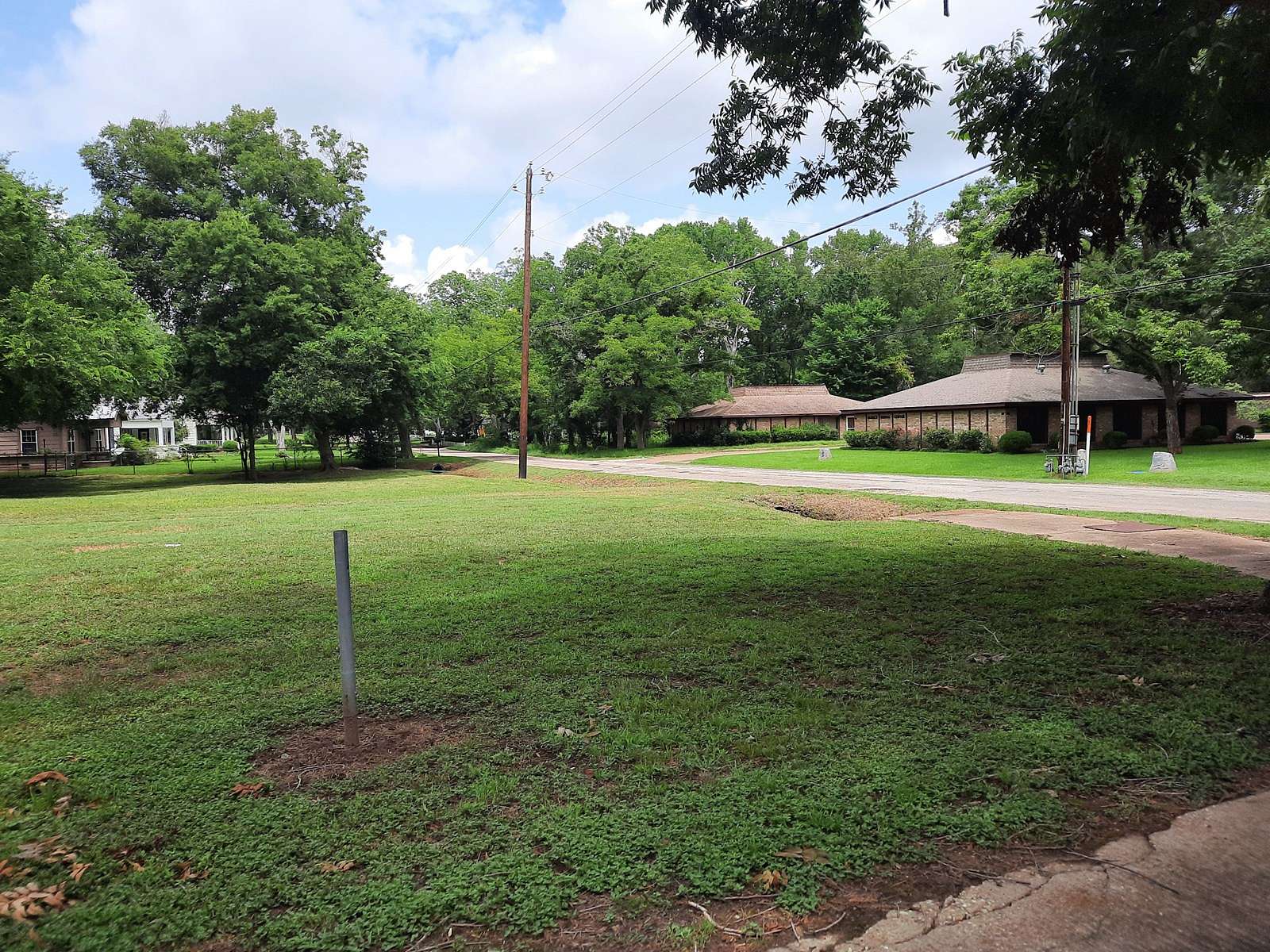 1 Acre of Residential Land for Sale in Crockett, Texas