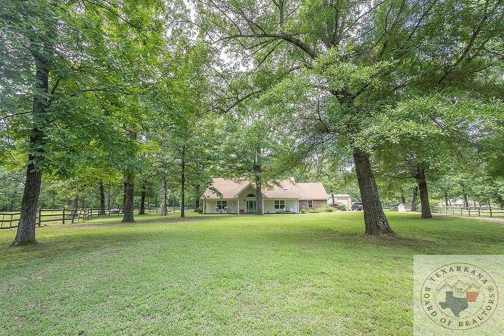 7.95 Acres of Land with Home for Sale in Texarkana, Texas
