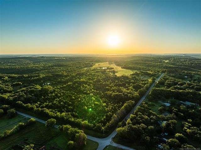 5 Acres of Residential Land for Sale in Henryetta, Oklahoma