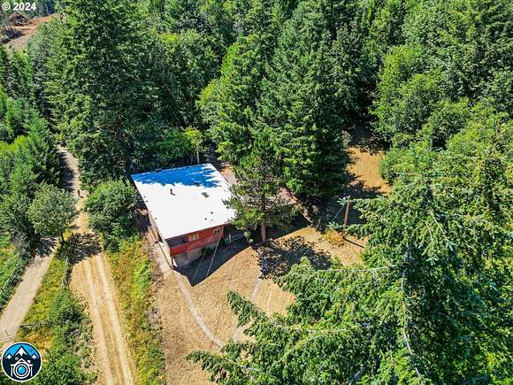 3.28 Acres of Residential Land with Home for Sale in Walton, Oregon