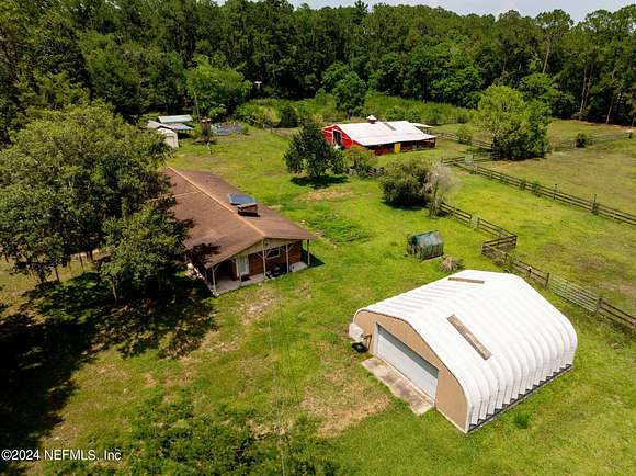 4.94 Acres of Residential Land with Home for Lease in Middleburg, Florida