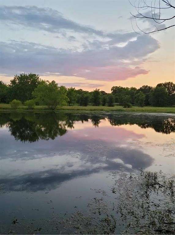 21.517 Acres of Land with Home for Sale in Commerce, Texas