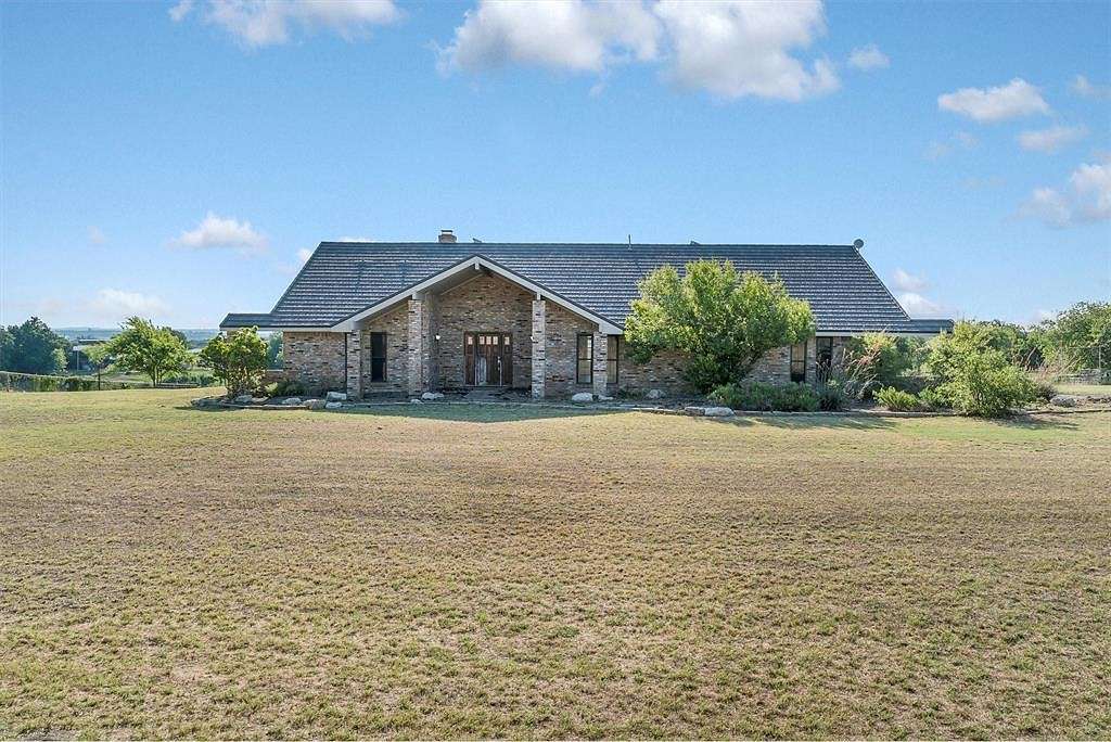 14.735 Acres of Land with Home for Sale in Poolville, Texas