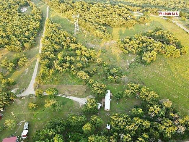 5 Acres of Residential Land for Sale in Mounds, Oklahoma