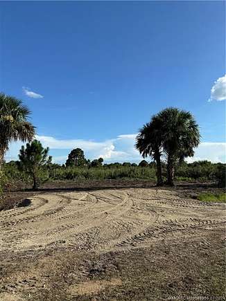 1.25 Acres of Residential Land for Sale in Okeechobee, Florida