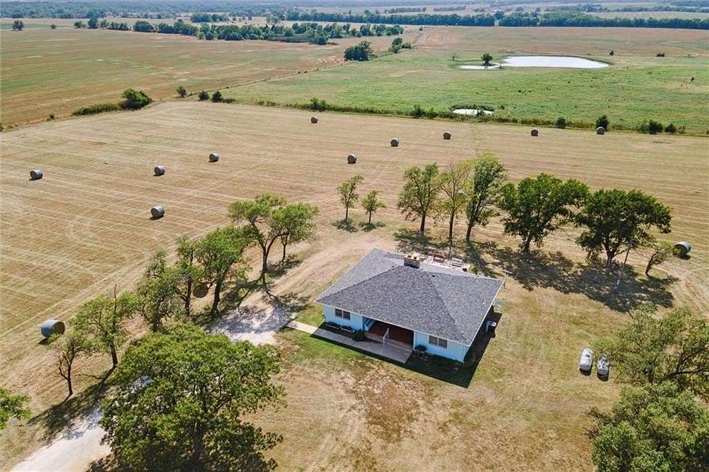 6 Acres of Residential Land with Home for Sale in Fredonia, Kansas