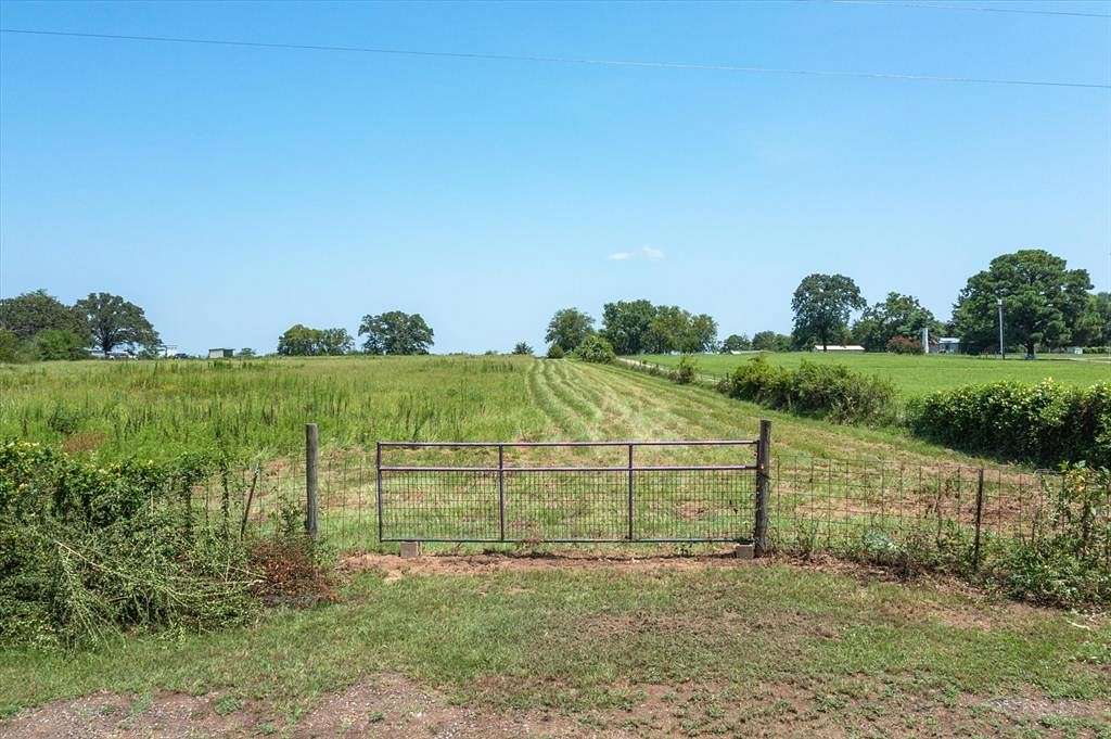 18 Acres of Recreational Land for Sale in Grand Saline, Texas