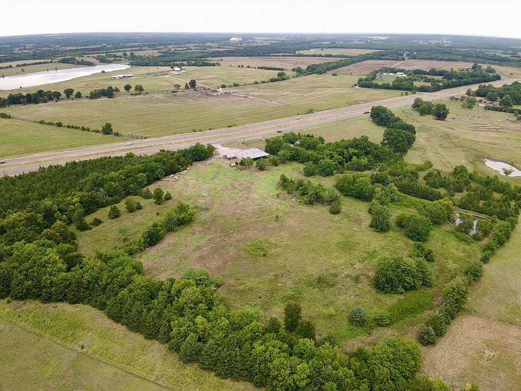 11.054 Acres of Mixed-Use Land for Sale in Paris, Texas