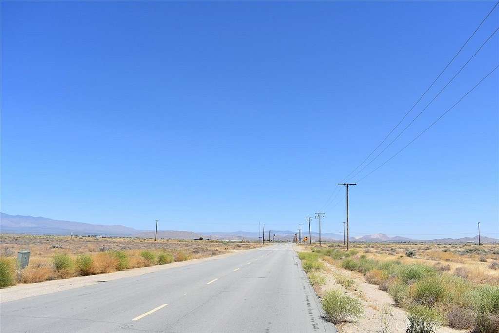 29.836 Acres of Land for Sale in Lancaster, California