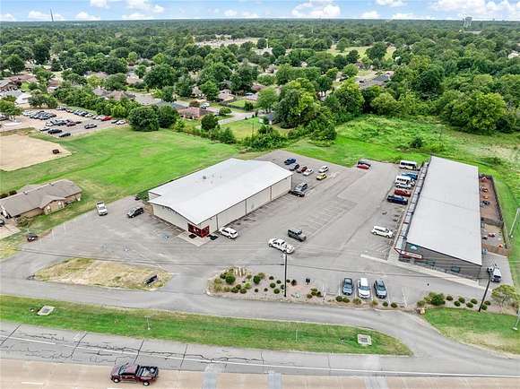 7.831 Acres of Commercial Land for Sale in Paris, Texas