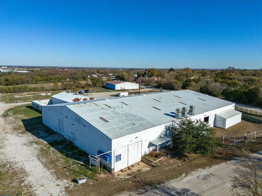 3.424 Acres of Mixed-Use Land for Lease in Decatur, Texas