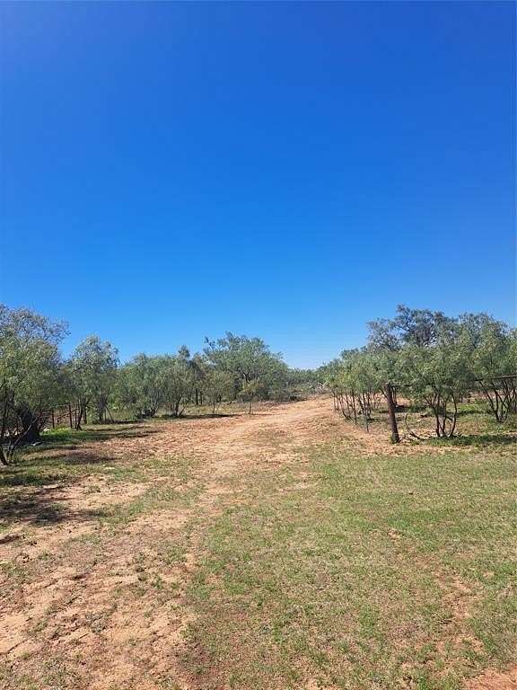 3.17 Acres of Residential Land with Home for Sale in Trent, Texas