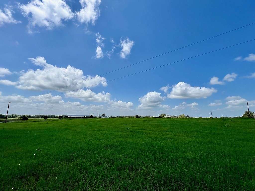 7.47 Acres of Agricultural Land for Sale in Burton, Texas