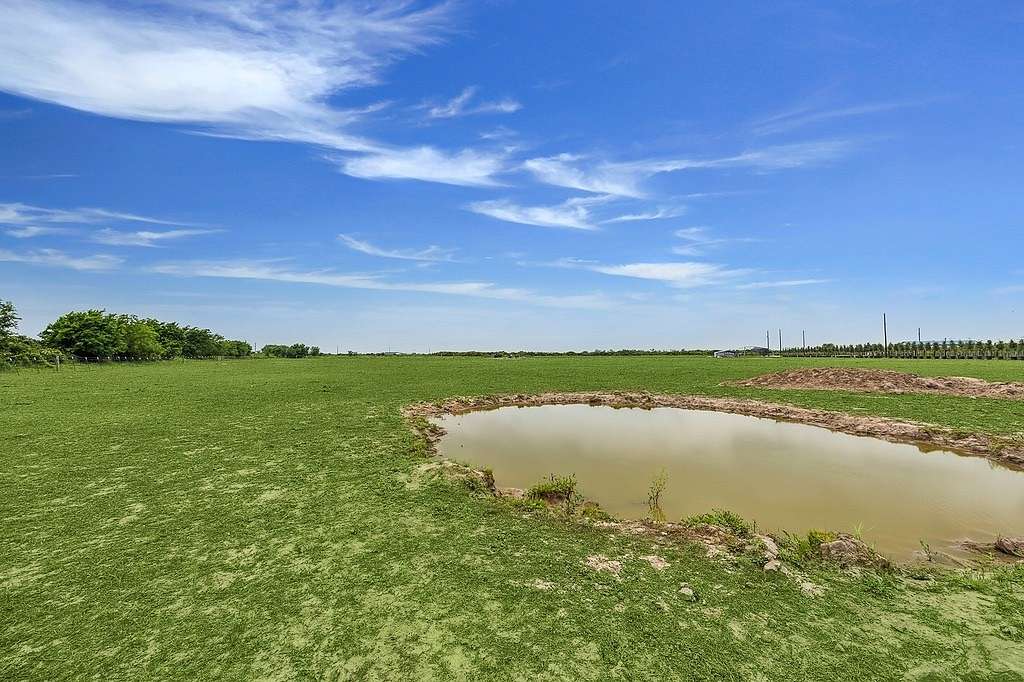 10 Acres of Land for Sale in Eagle Lake, Texas