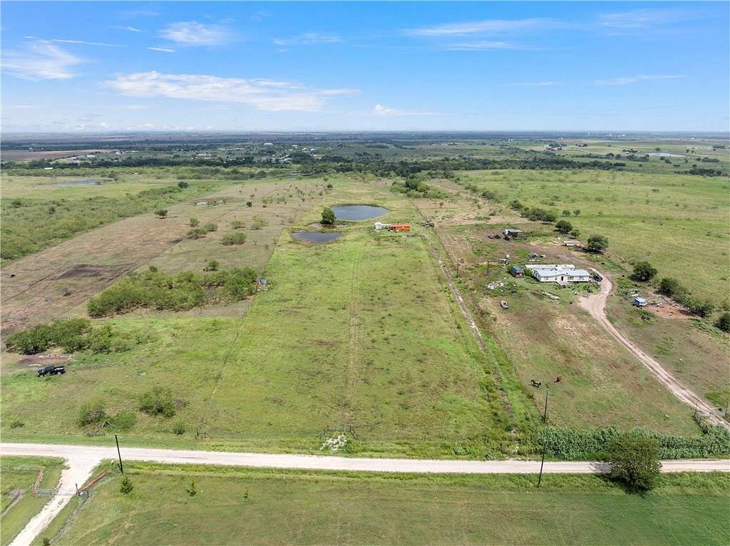 10.06 Acres of Land for Sale in Hubbard, Texas